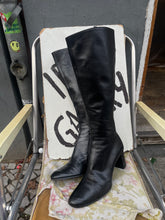 Load image into Gallery viewer, Gucci by Tom Ford leather boots with metal monogram cut out (size 39)
