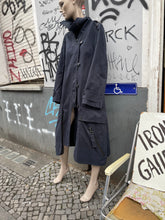 Load image into Gallery viewer, Lutz Huelle trench coat in navy

