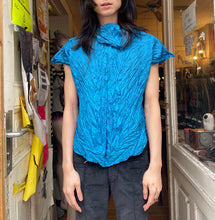 Load image into Gallery viewer, Issey Miyake pleats top in blue
